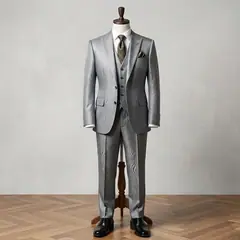 Tailored suit look